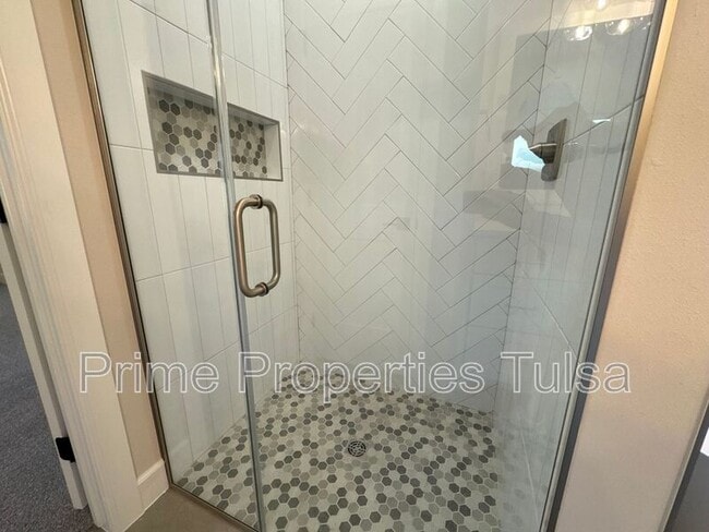 Building Photo - 1022 E Delmar Pl