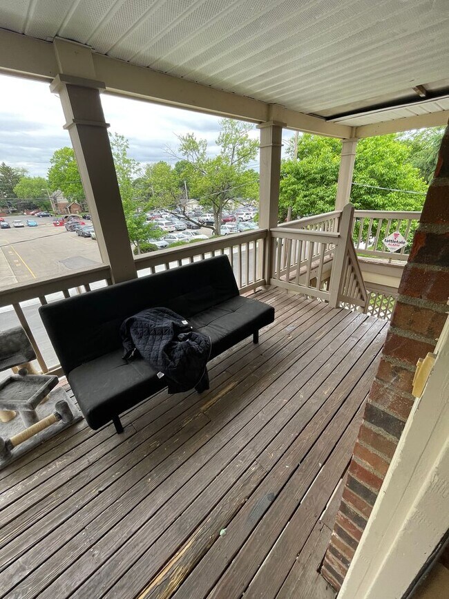 Building Photo - OSU North Campus 5 bedroom 2 bath apartment