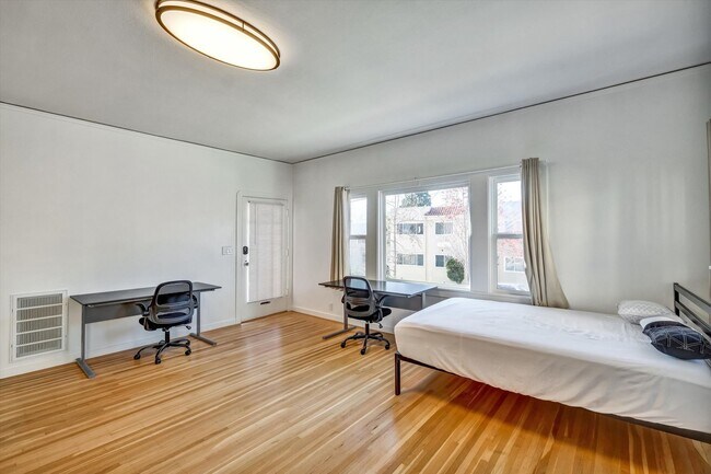 Building Photo - Move in Now! Single Bed (MALE) in Shared Room – Furnished Apt for 4 $1,100/month + $100 Utilities