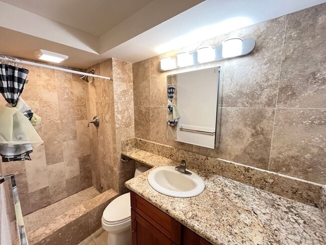 Building Photo - (INCLUDING UTILITIES, A/C & INTERNET) Studio Unit with 1 parking available Waikiki Marina!!