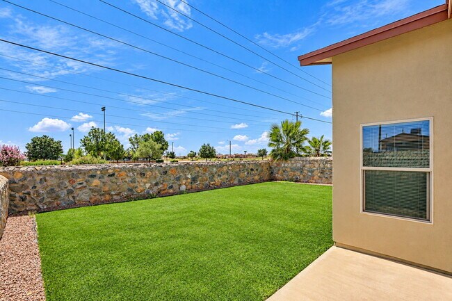 Building Photo - 14352 S Cave Ave