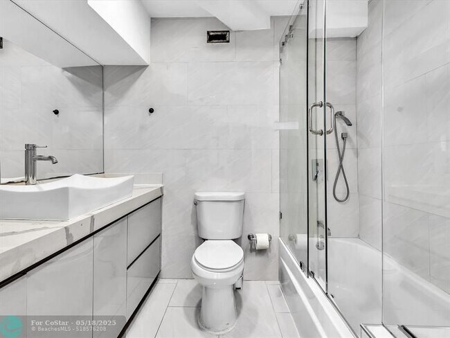 Building Photo - 3725 S Ocean Dr