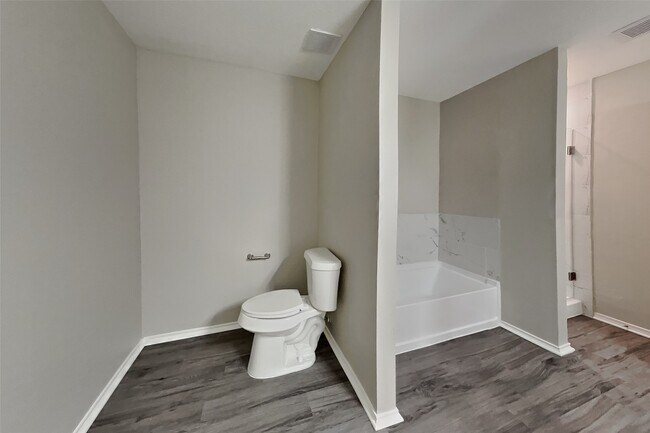 Building Photo - 5010 Diamondcliff Ct