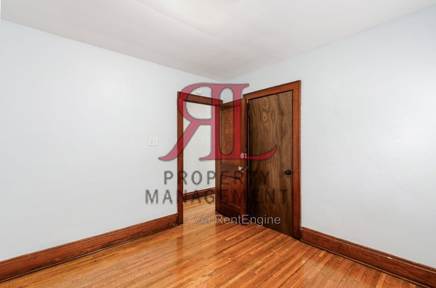Building Photo - 247 E Jenkins Ave