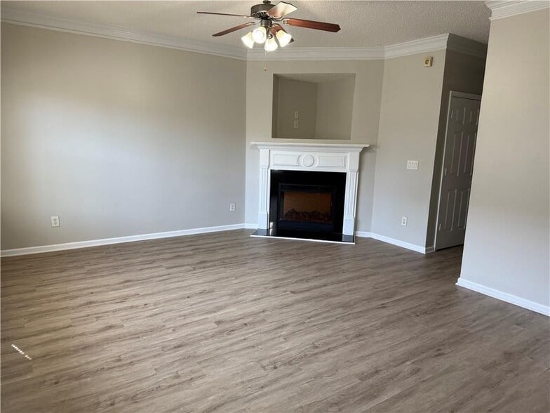 Building Photo - 6370 Olmadison Pl