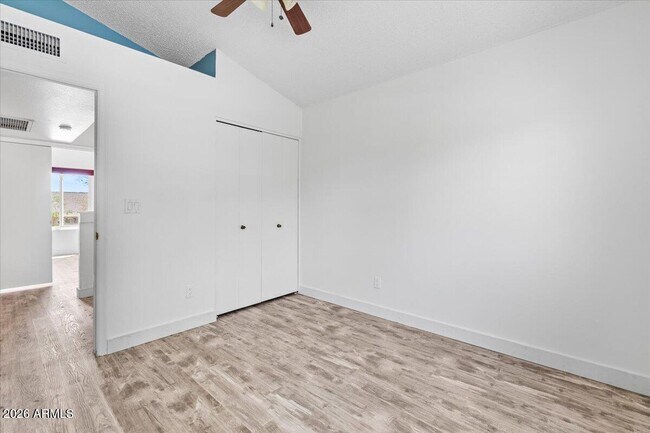 Building Photo - 1041 E Kristal Way
