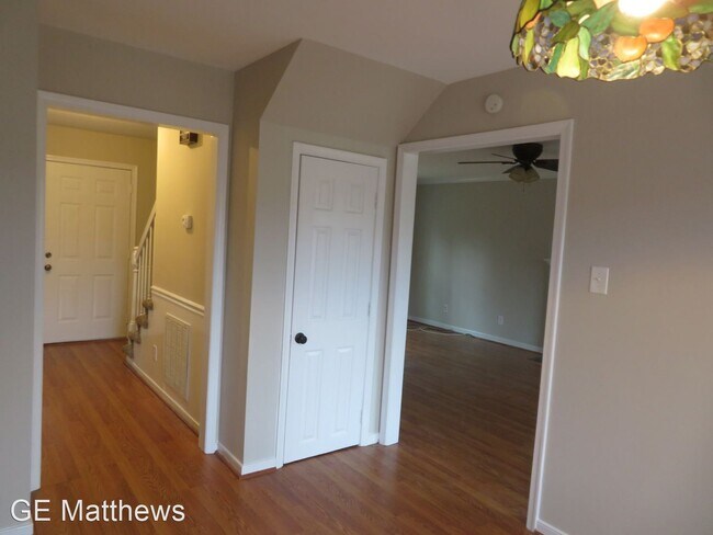 Building Photo - 4 br, 2.5 bath House - 120 Lakeside Drive