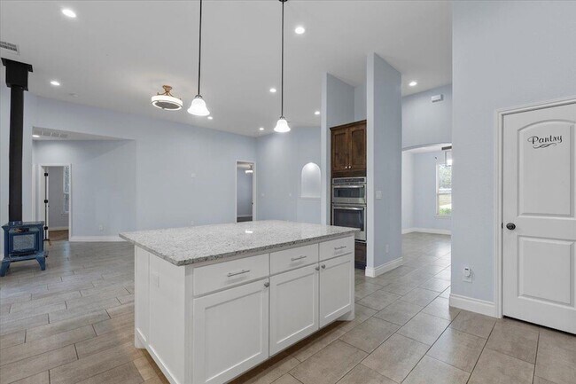 Building Photo - 127 Medlar Dr