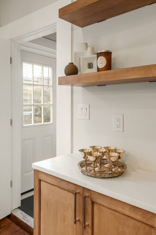 Building Photo - 1326 Broadway-SI ID1324946P