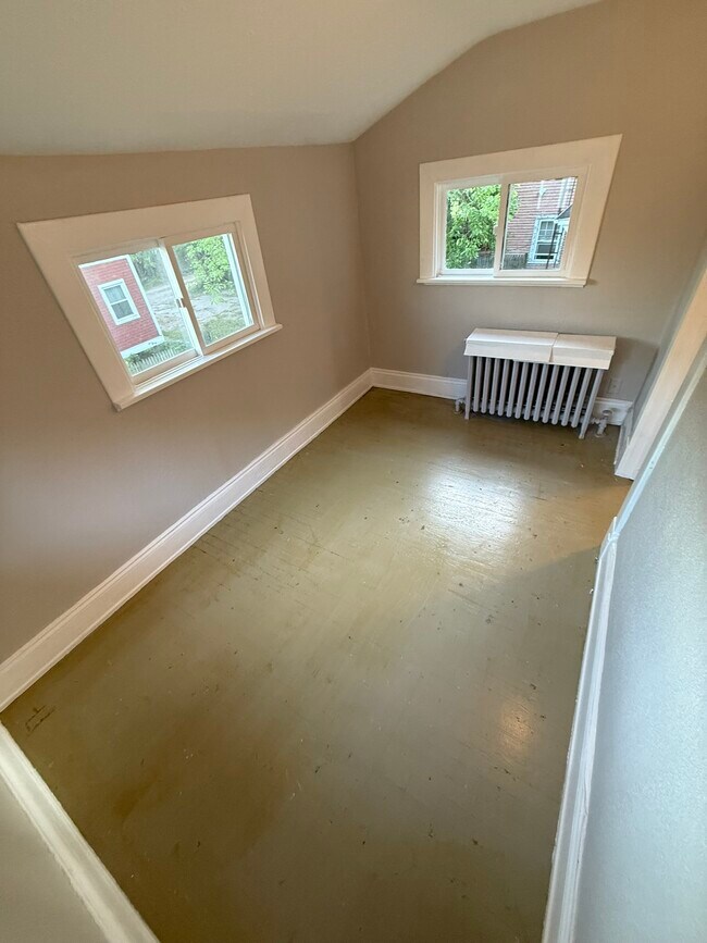 Building Photo - 405 Islington St