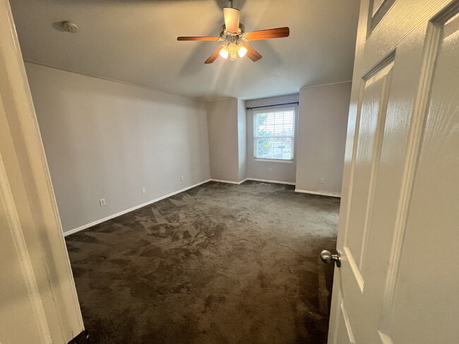 Building Photo - 3Bed in the heart of Lehi-0Depsoit Available