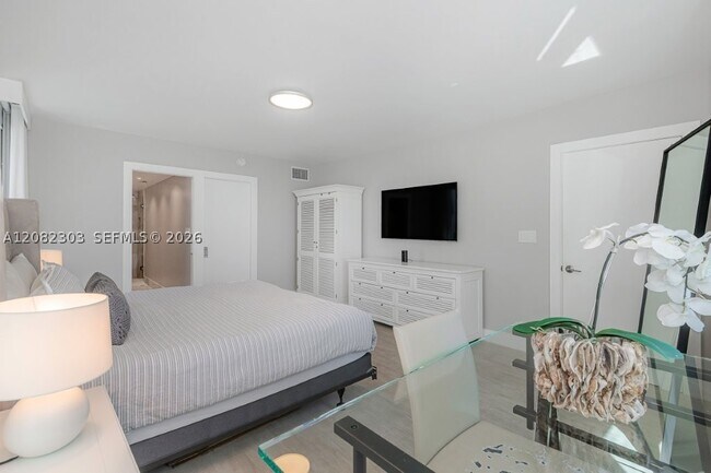 Building Photo - 2301 Collins Ave