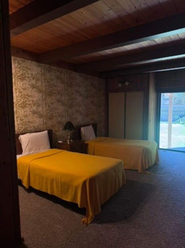 Building Photo - Spacious Furnished 3BD + Den / 3BA Mountain Condo | Pet Friendly | Villa de los Pinos