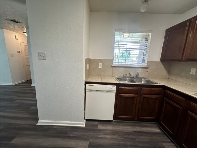 Building Photo - 5434 Parkridge Dr