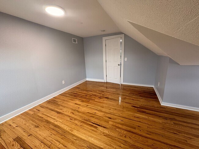 Building Photo - 347 Norwood Ave