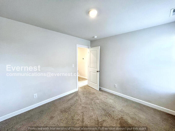 Building Photo - 3251 Quintana Dr