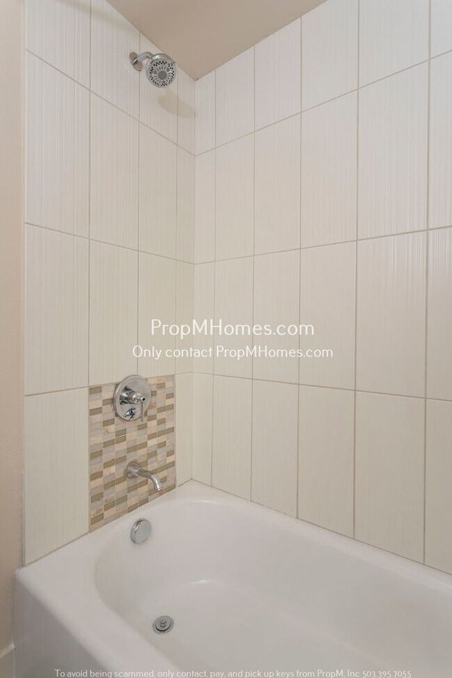 Building Photo - One Bedroom Condo on the Water in Lake Osw...