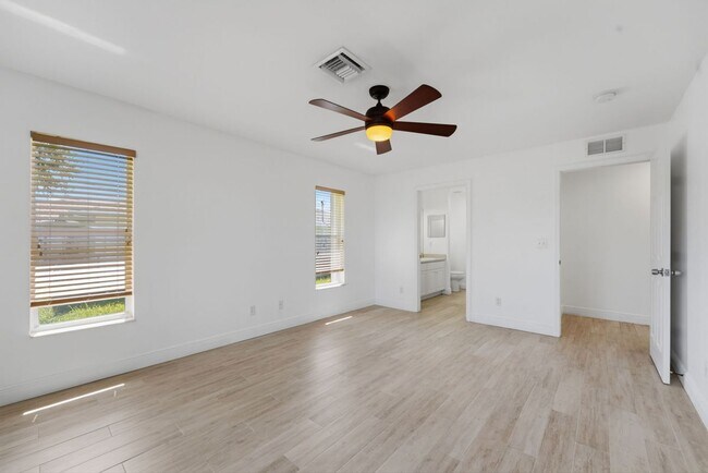 Building Photo - 1309 SW 29th St