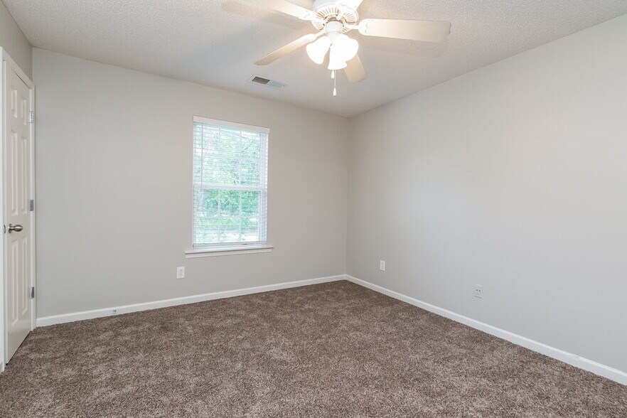 Building Photo - 36 Middleton Ct