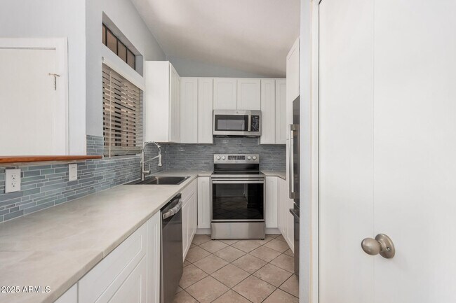 Building Photo - 6550 N 47th Ave