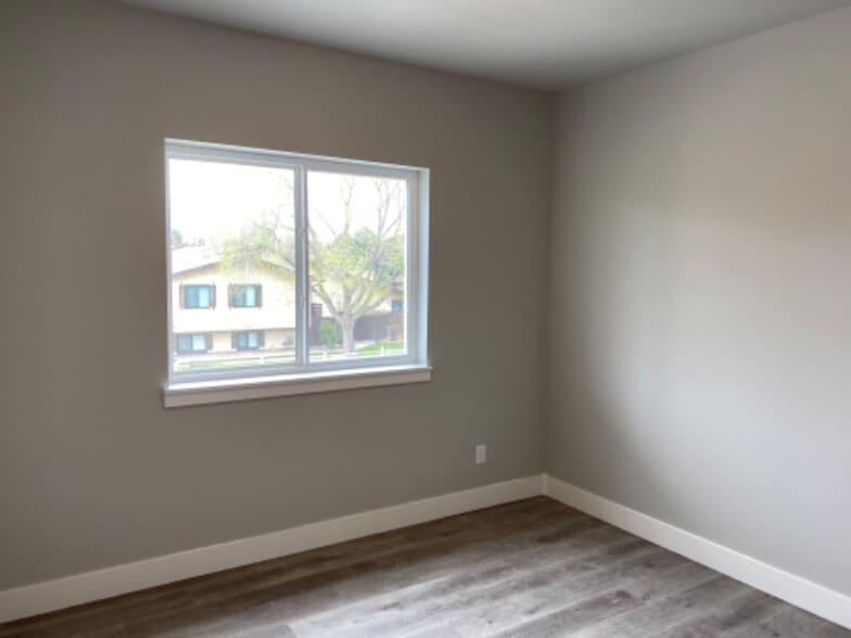 Building Photo - 3250 Rosebud Dr