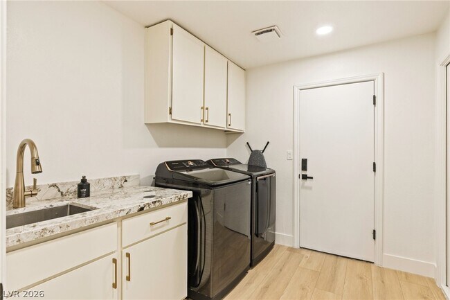 Building Photo - 4045 W Mardon Ave