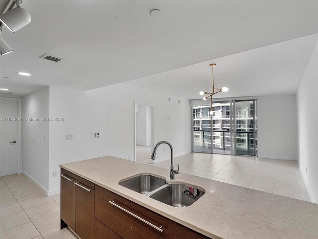Building Photo - 475 Brickell Ave