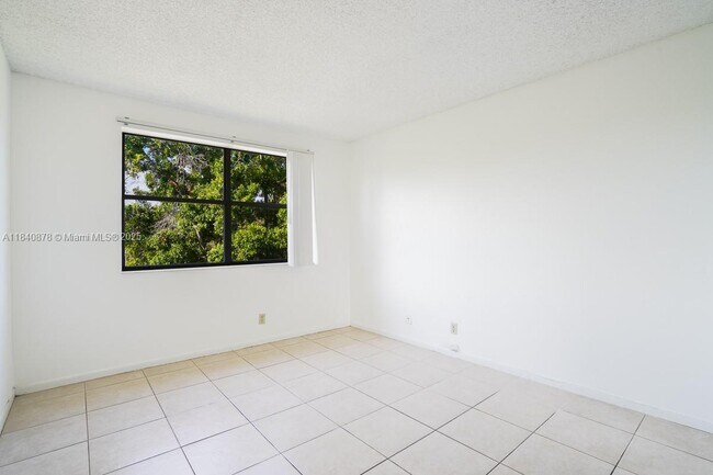 Building Photo - 9033 Wiles Rd