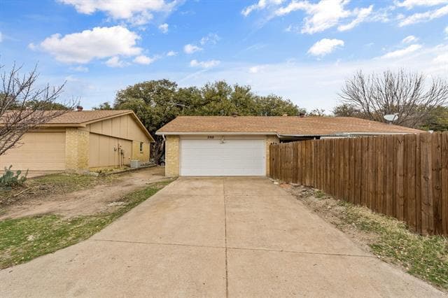 Building Photo - 2918 Pinewood Dr