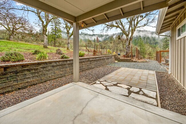 Building Photo - 860 Humbug Creek Rd