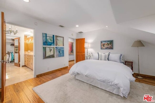 Building Photo - 9545 Dalegrove Dr