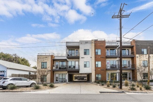 Building Photo - 207 W Johanna St