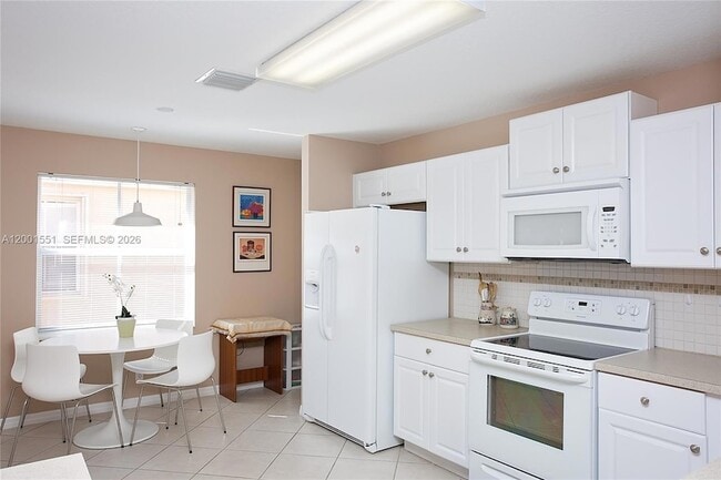 Building Photo - 4104 Pine Ridge Ln