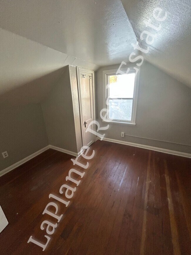 Building Photo - Charming 2-Bedroom Home in West Toledo – Updated and Move-In Ready!