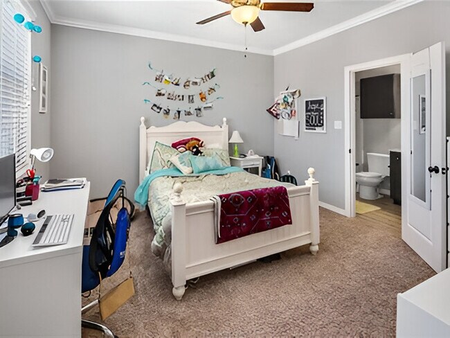 Upstairs Room 2 - 301 Southwest Pky