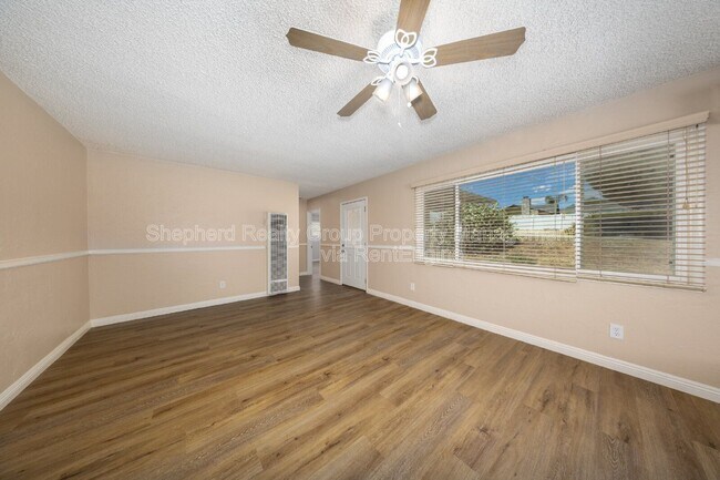 Building Photo - 6574 Valley Dr