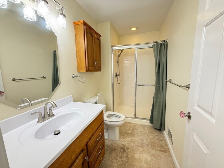 Building Photo - 49 Joyner Ct