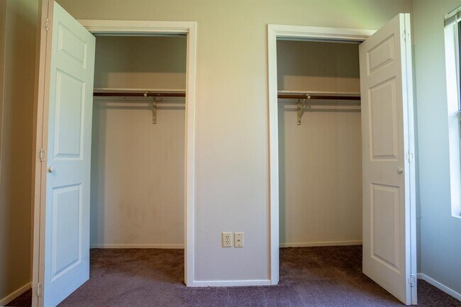 Building Photo - 2521 Crosstimbers St