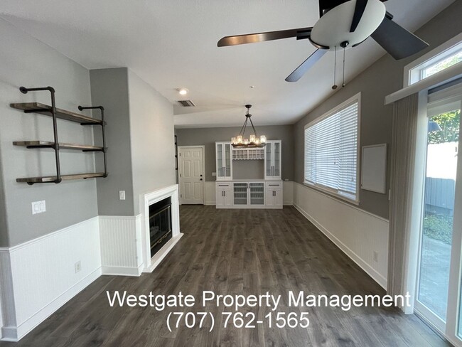 Building Photo - 1453 Woodside Cir