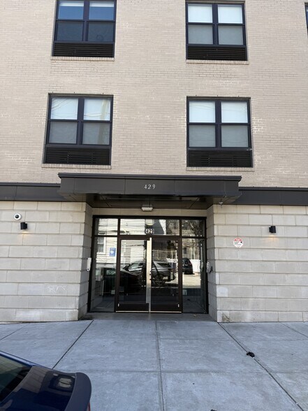 Building Photo - 429 Bergen Ave