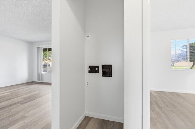 Building Photo - 1802 Rockford Ave