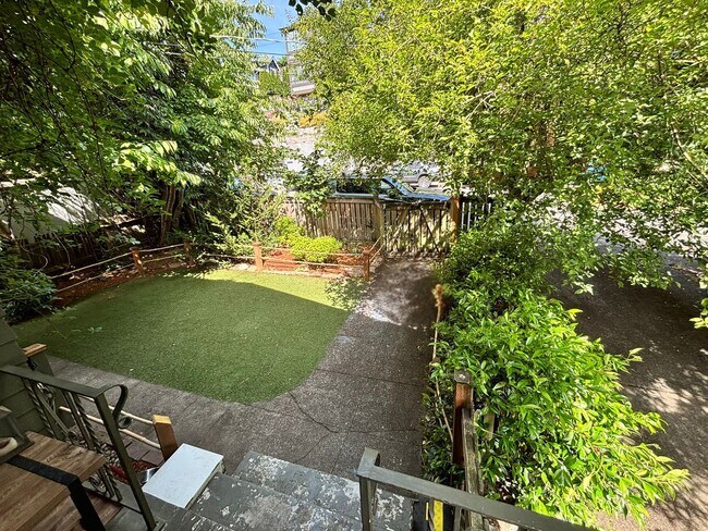 Building Photo - 4Bd/2.75Ba Seattle Home