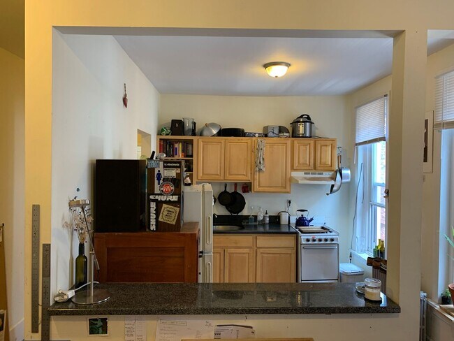 Building Photo - Amazing 1BR/1BA Apartment in University Ci...
