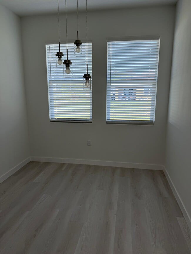 Building Photo - 691 San Filippo Dr SE