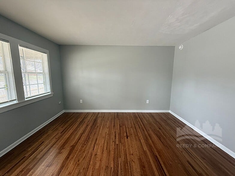 Building Photo - 2759 Southmeade Ave