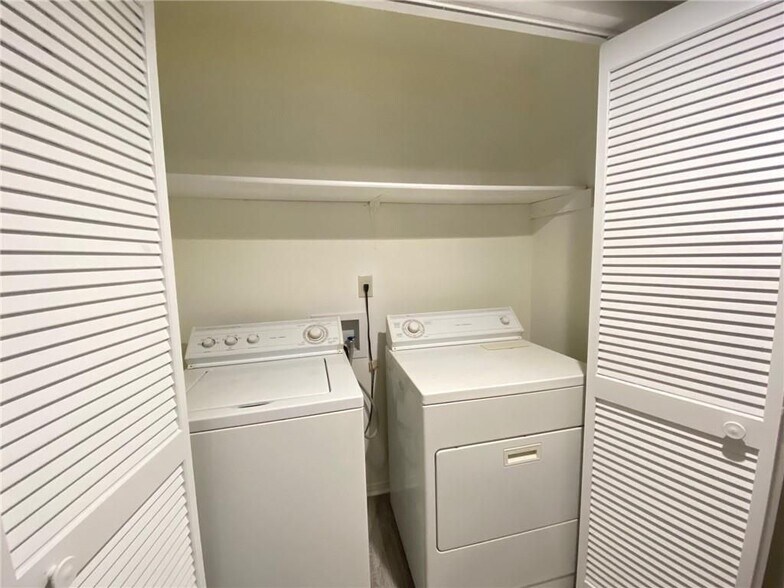 Building Photo - 1309 Old Hammond Chase