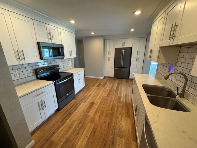 Building Photo - 1040 S Grand