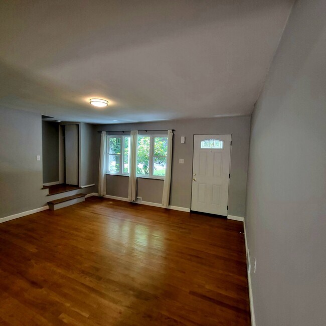 Building Photo - 549 Cumberland Rd