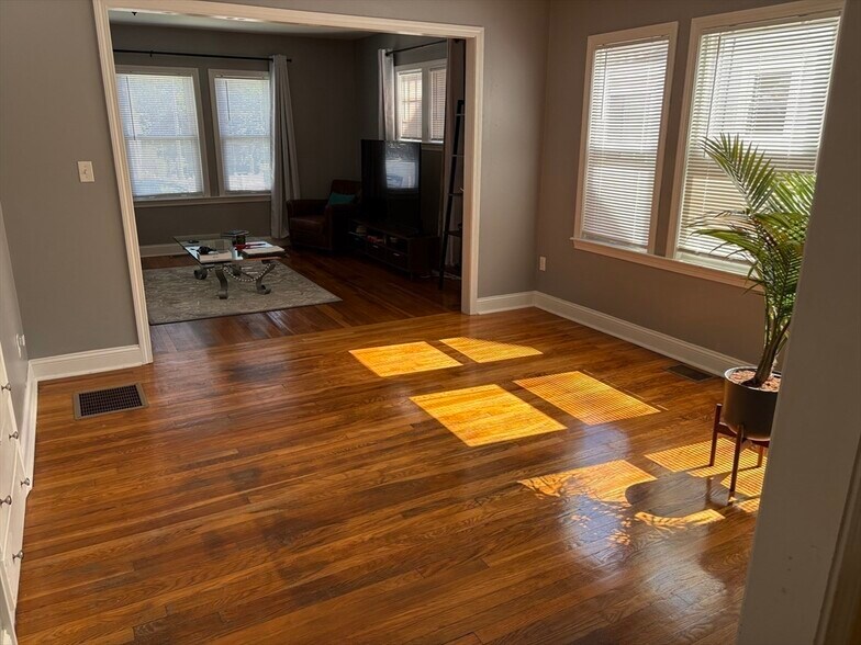 Building Photo - 200 Manthorne Rd