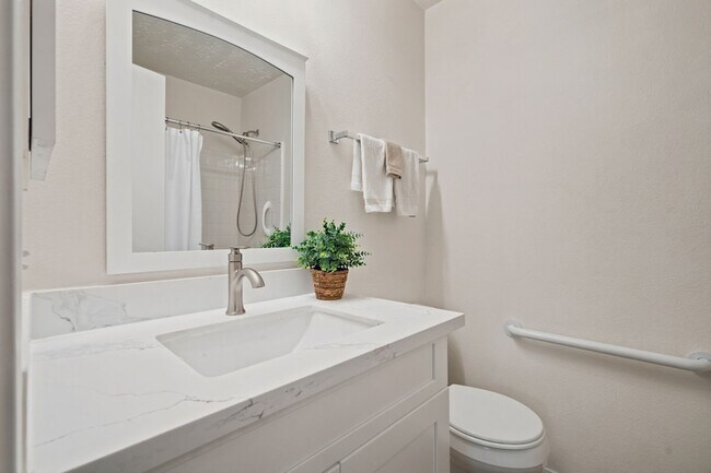 Building Photo - 8051 Bay Branch Dr